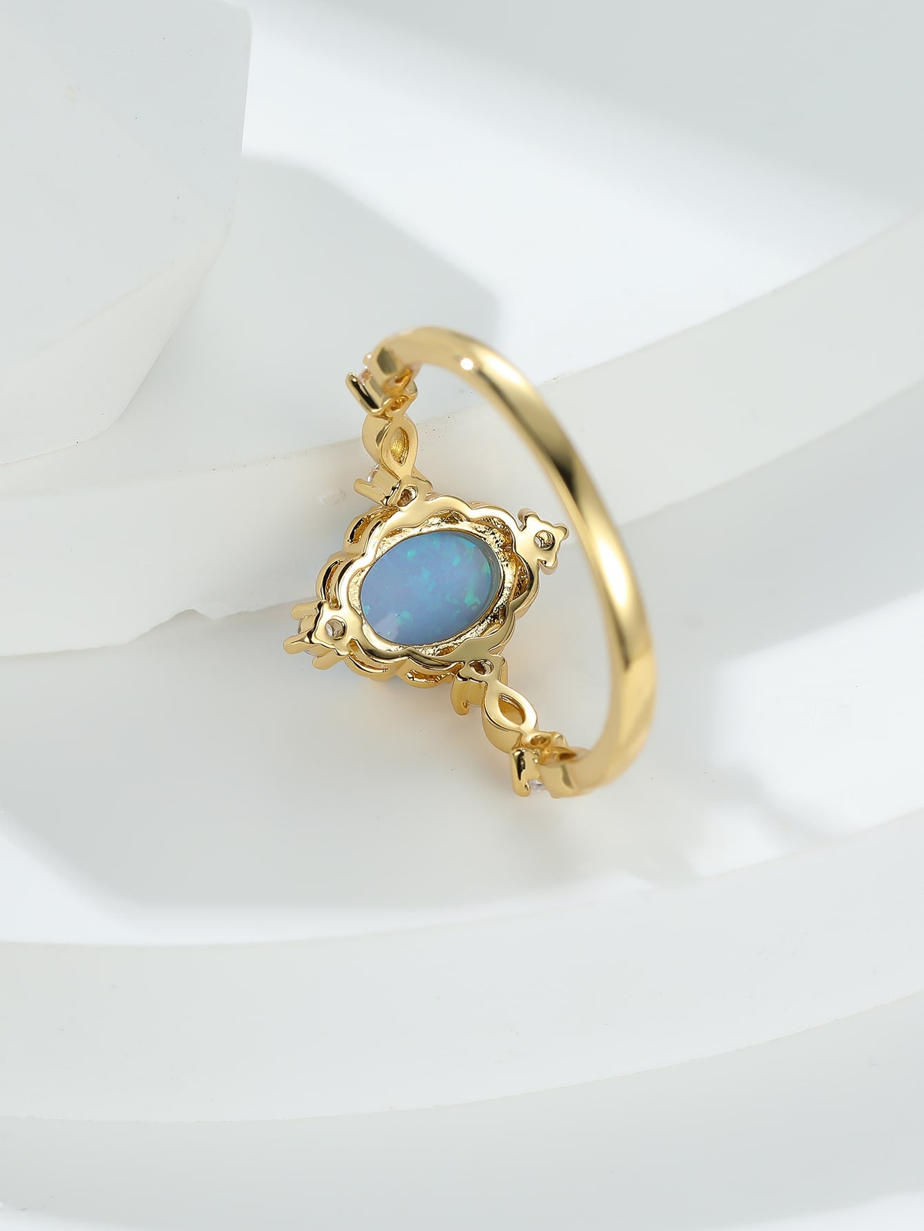 Palace Style 4-prong Setting Artificial Opal Ring In Egg Shape - Golden