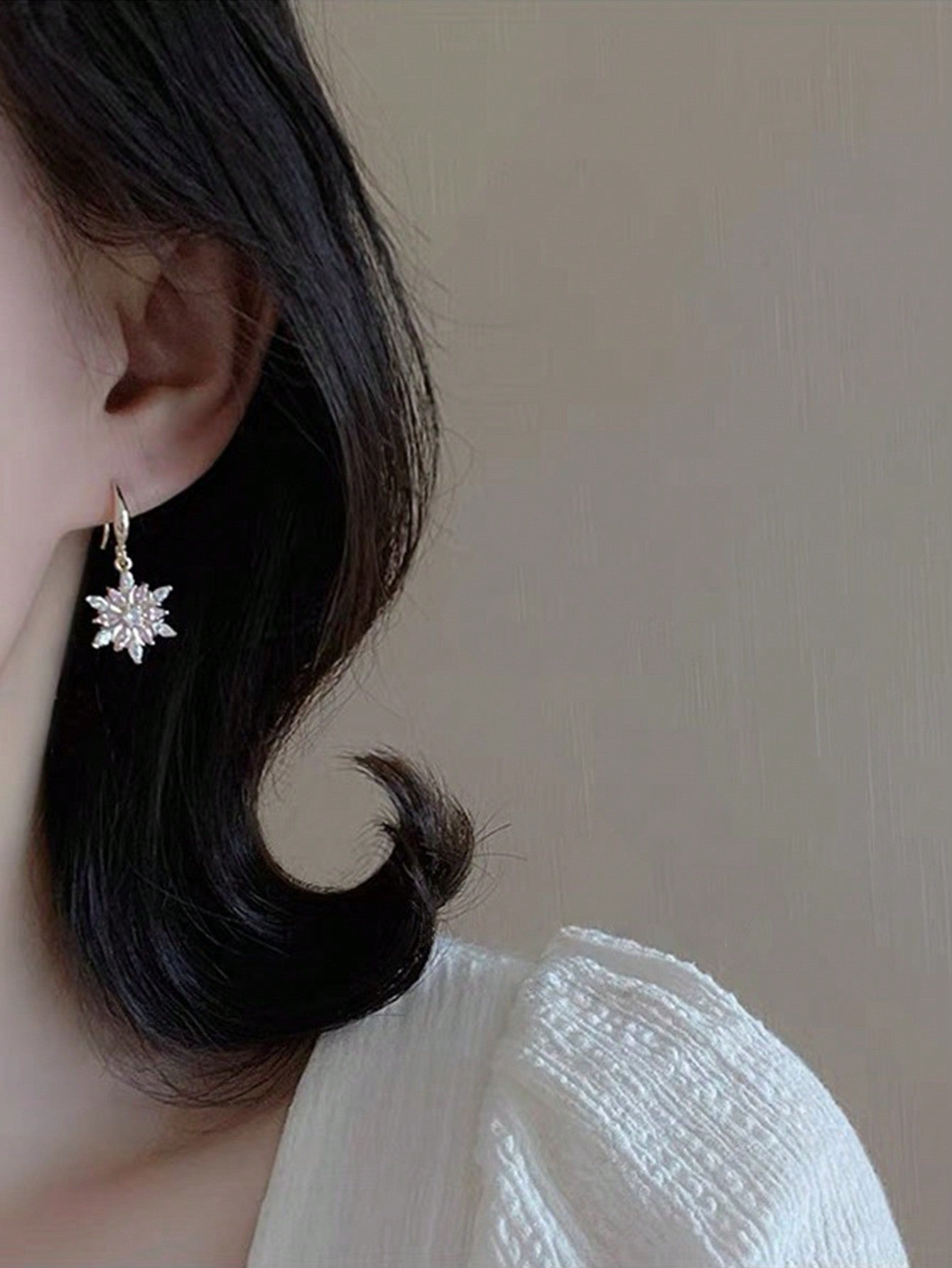 Sweet & Exquisite Snowflake-Shaped Christmas Earrings