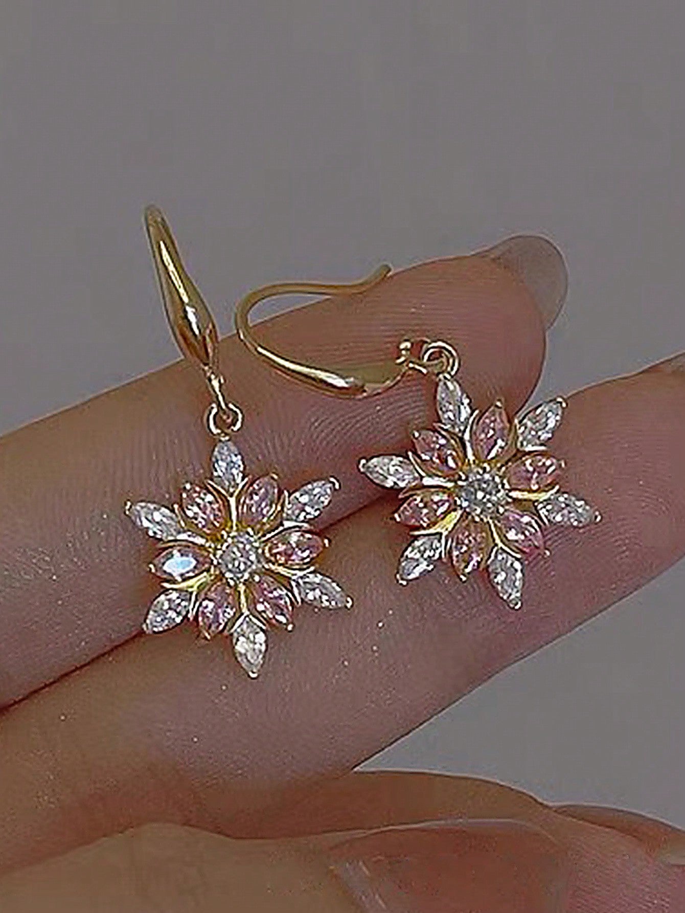 Sweet & Exquisite Snowflake-Shaped Christmas Earrings