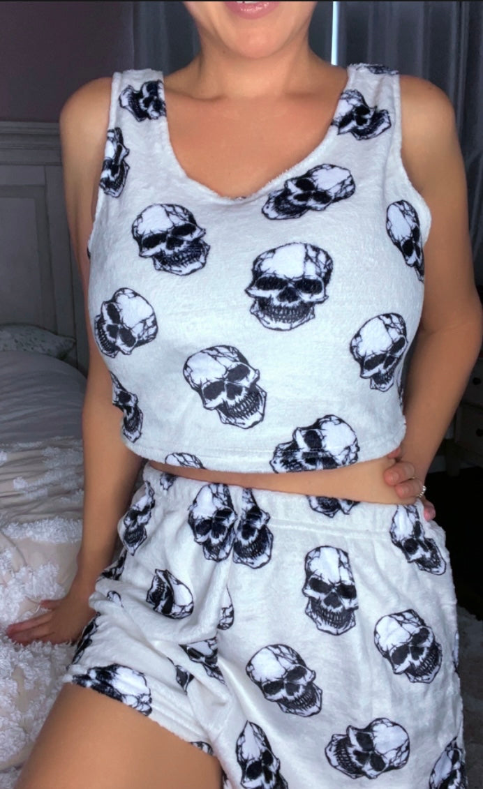 Conjunto de pijama de peluche con calavera gótica