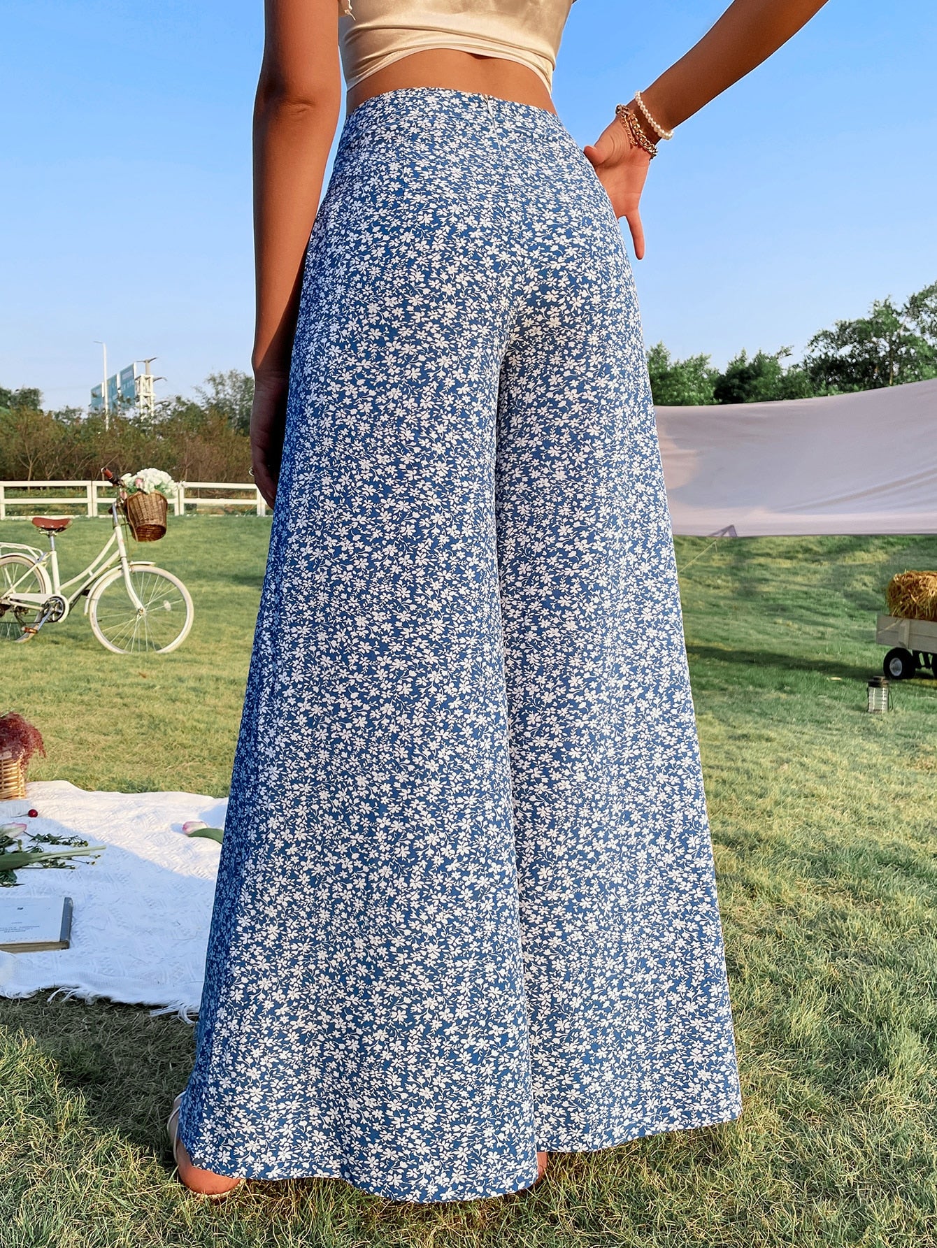 Pantalones anchos de cintura alta con estampado floral bohemio