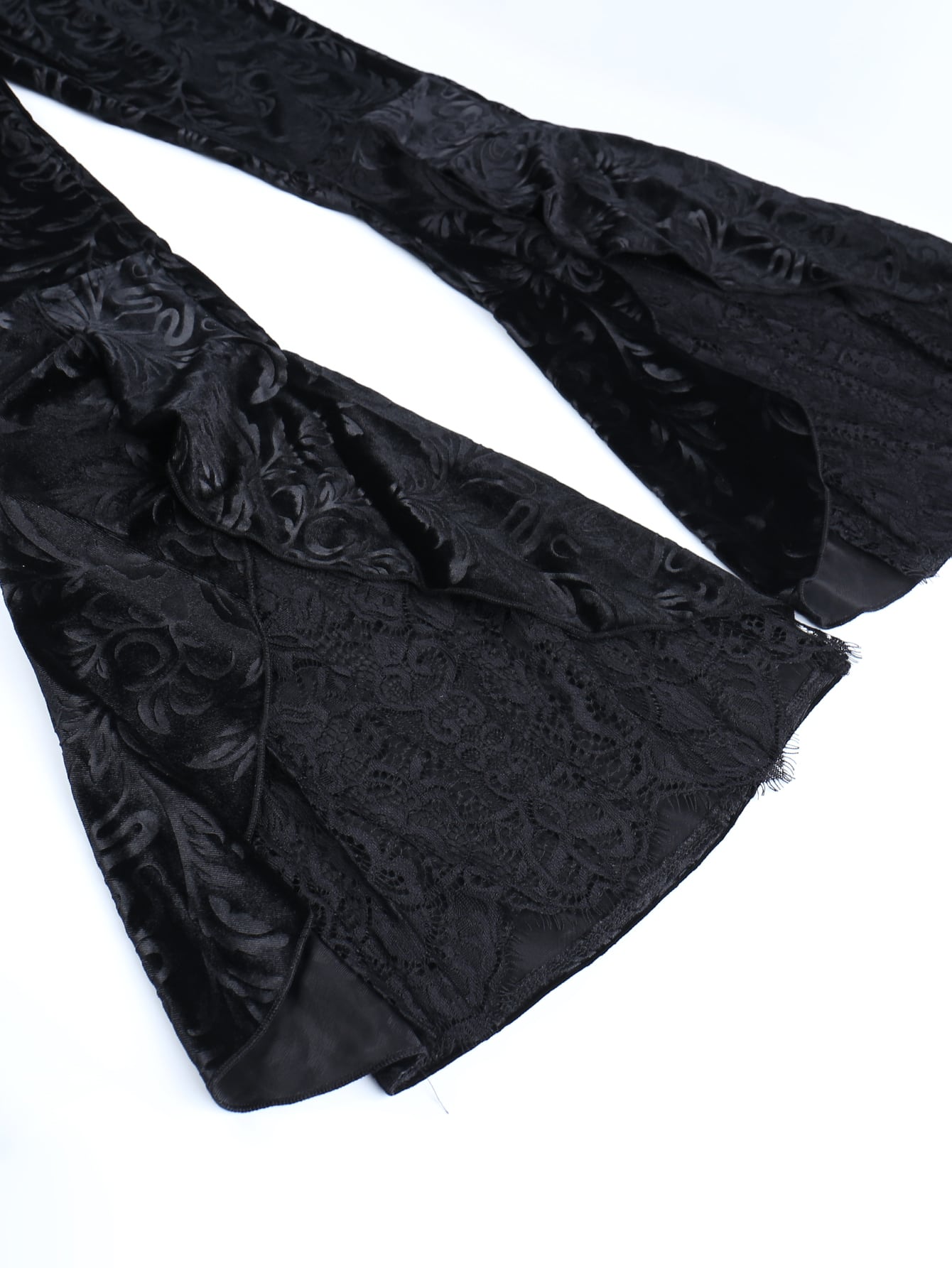Pantalones góticos de terciopelo con dobladillo con volantes y encaje en contraste