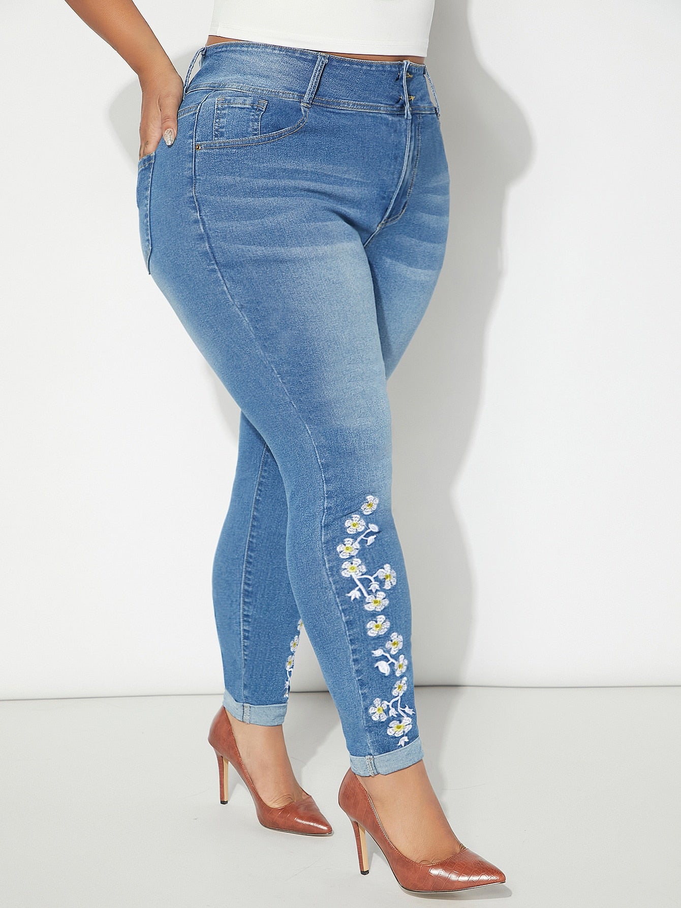 Plus* Floral Embroidery Skinny Jeans