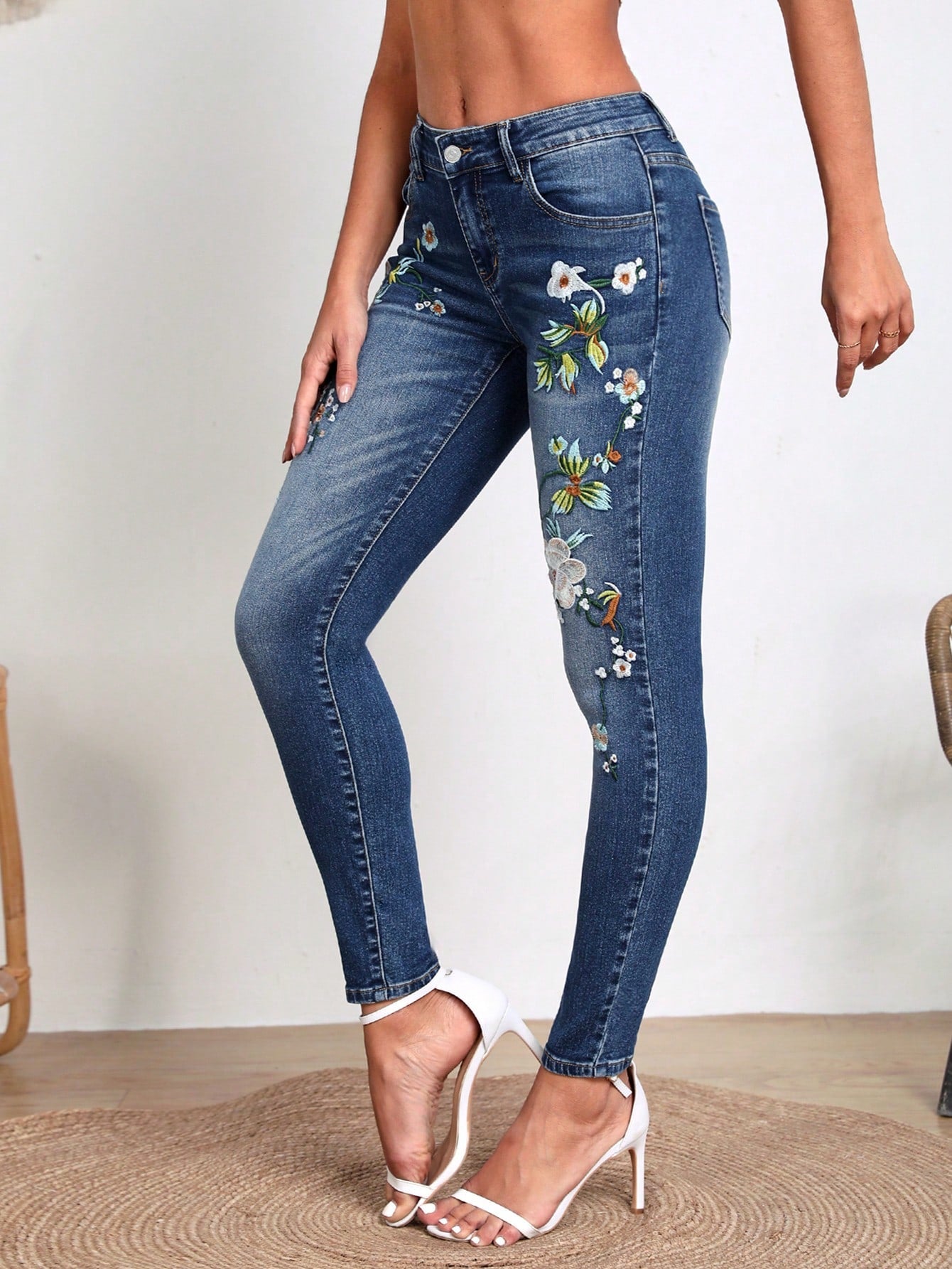 Pixie Floral Embroidery Skinny Jeans