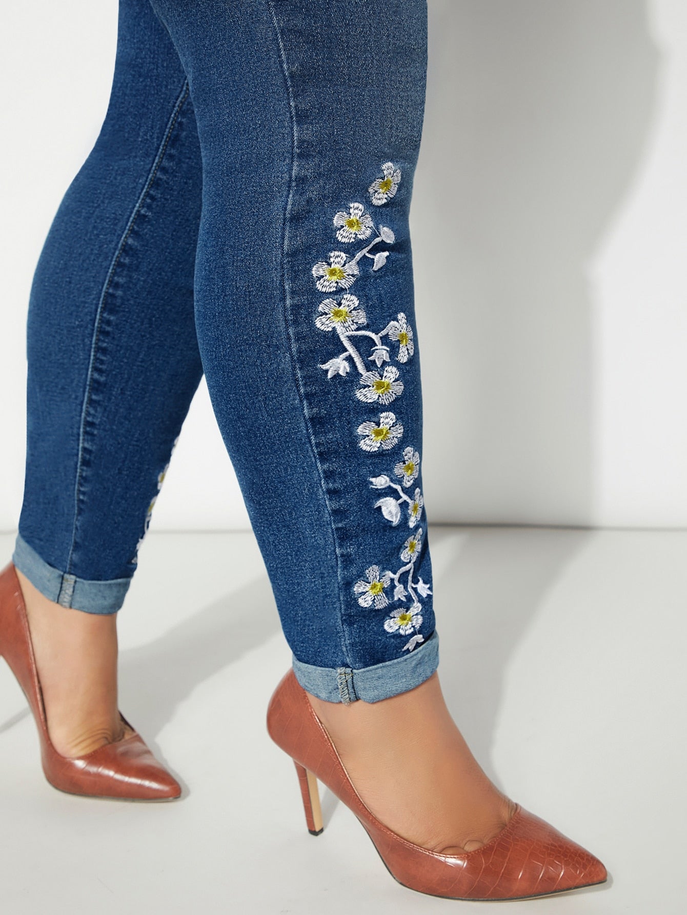 Plus* Floral Embroidery Skinny Jeans