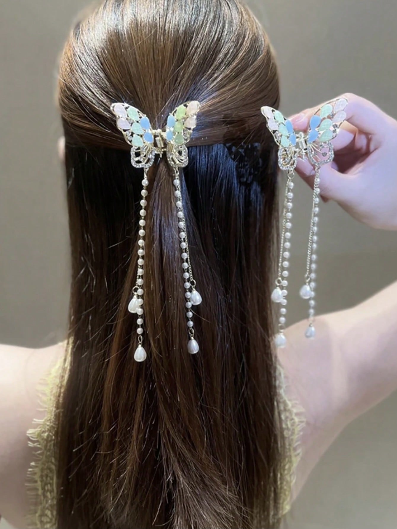 Pinza para el cabello de lujo con diseño de mariposa y diamantes de imitación