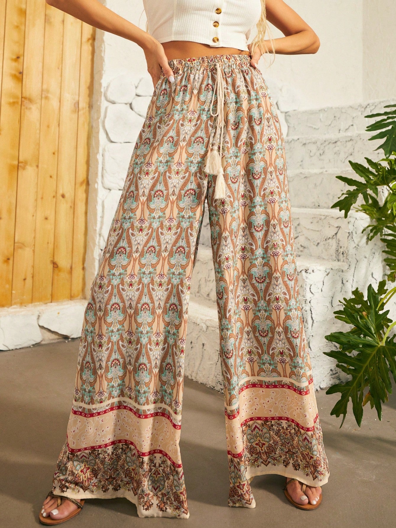 Pantalones anchos con cintura anudada y borlas con estampado floral de Boho Babe
