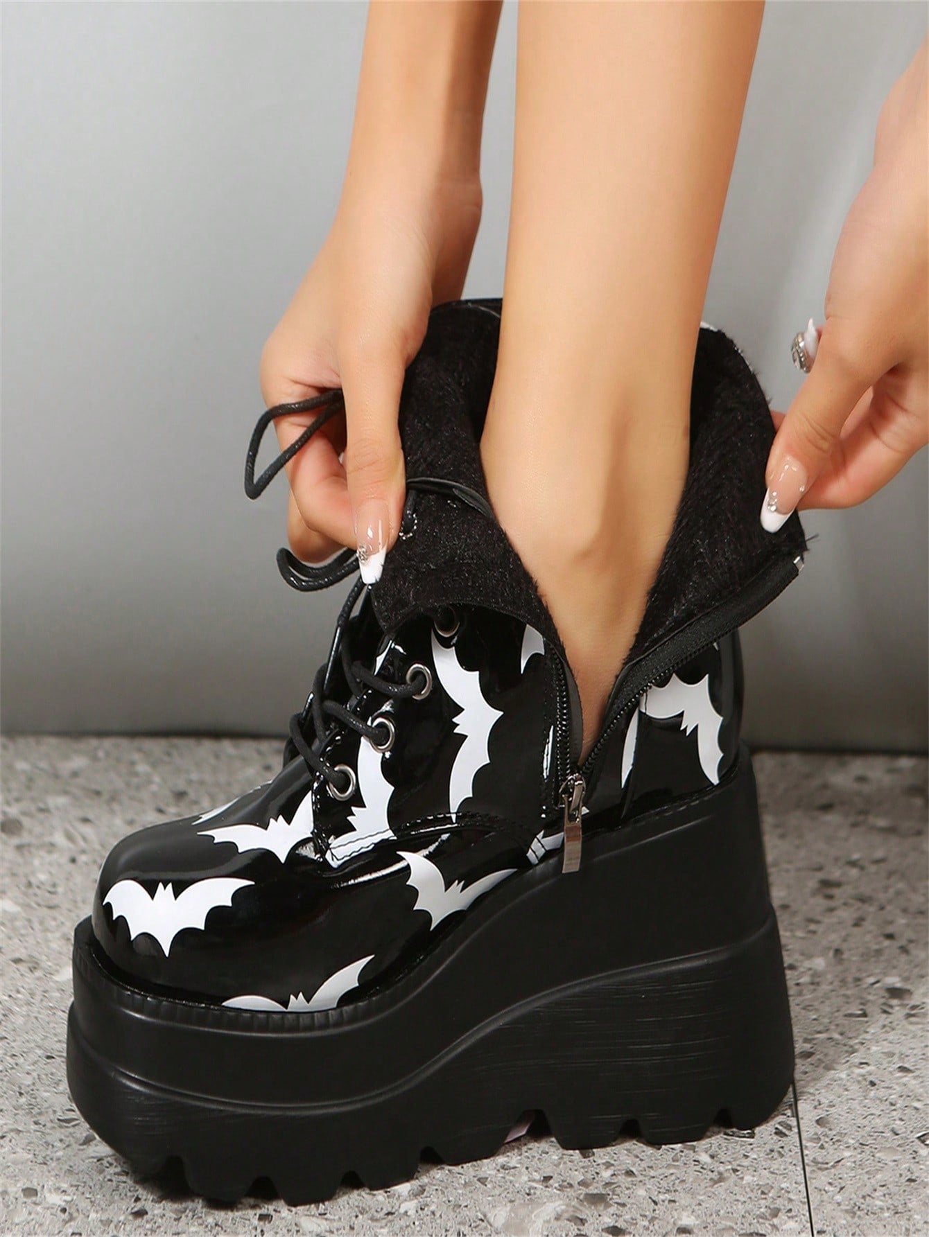 Botas de cuña delanteras con cordones y gráfico de murciélago para mujer Grunge Punk, botas al aire libre originales