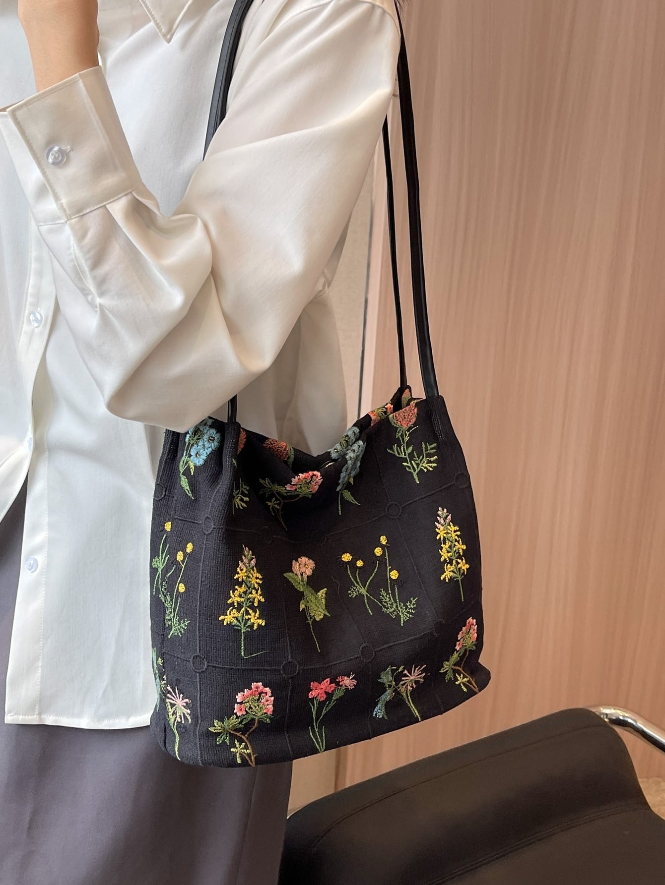 Vintage Single Shoulder Bag With Flower Embroidery