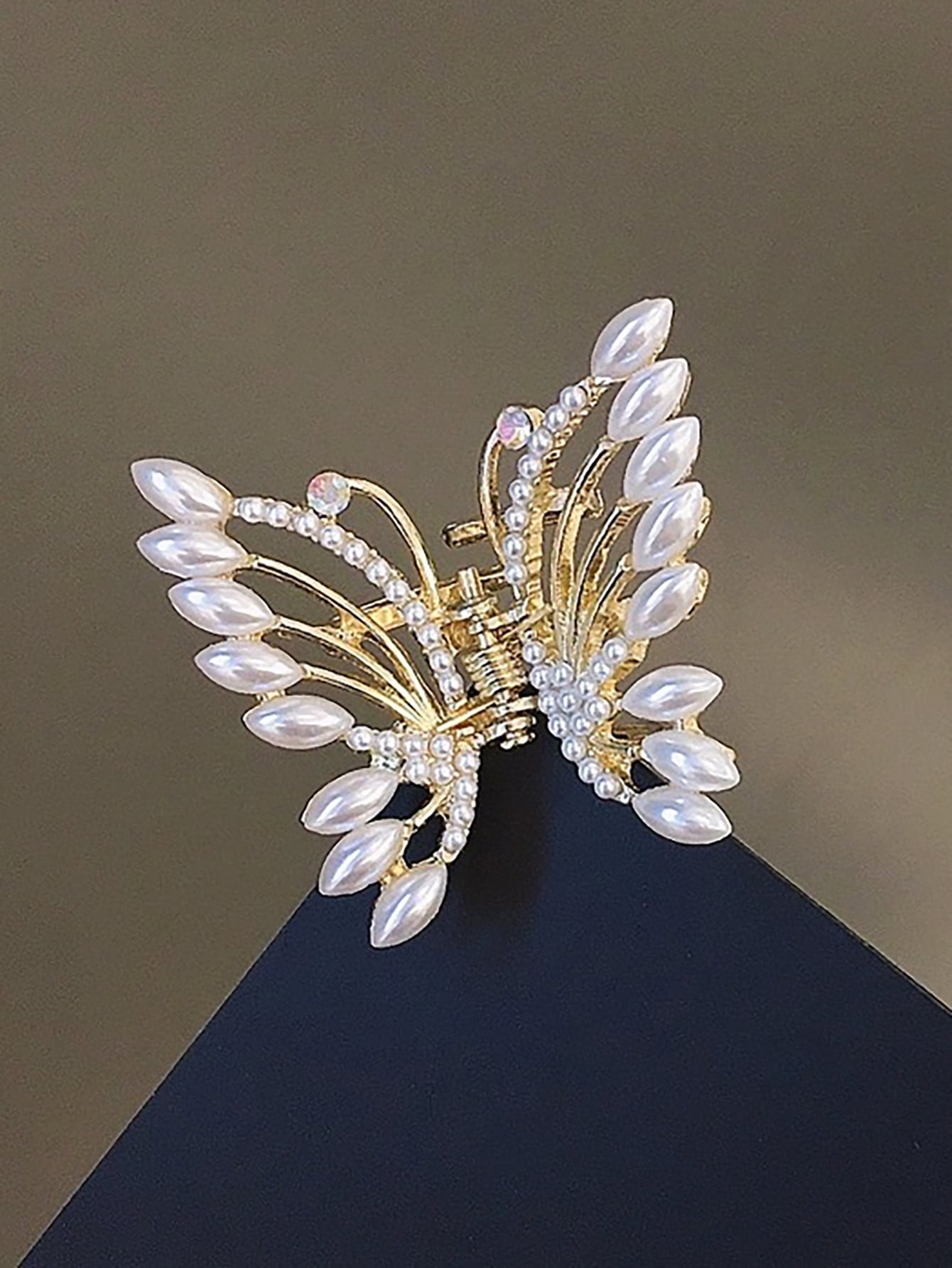 Pinza para el cabello de lujo con diseño de mariposa y diamantes de imitación