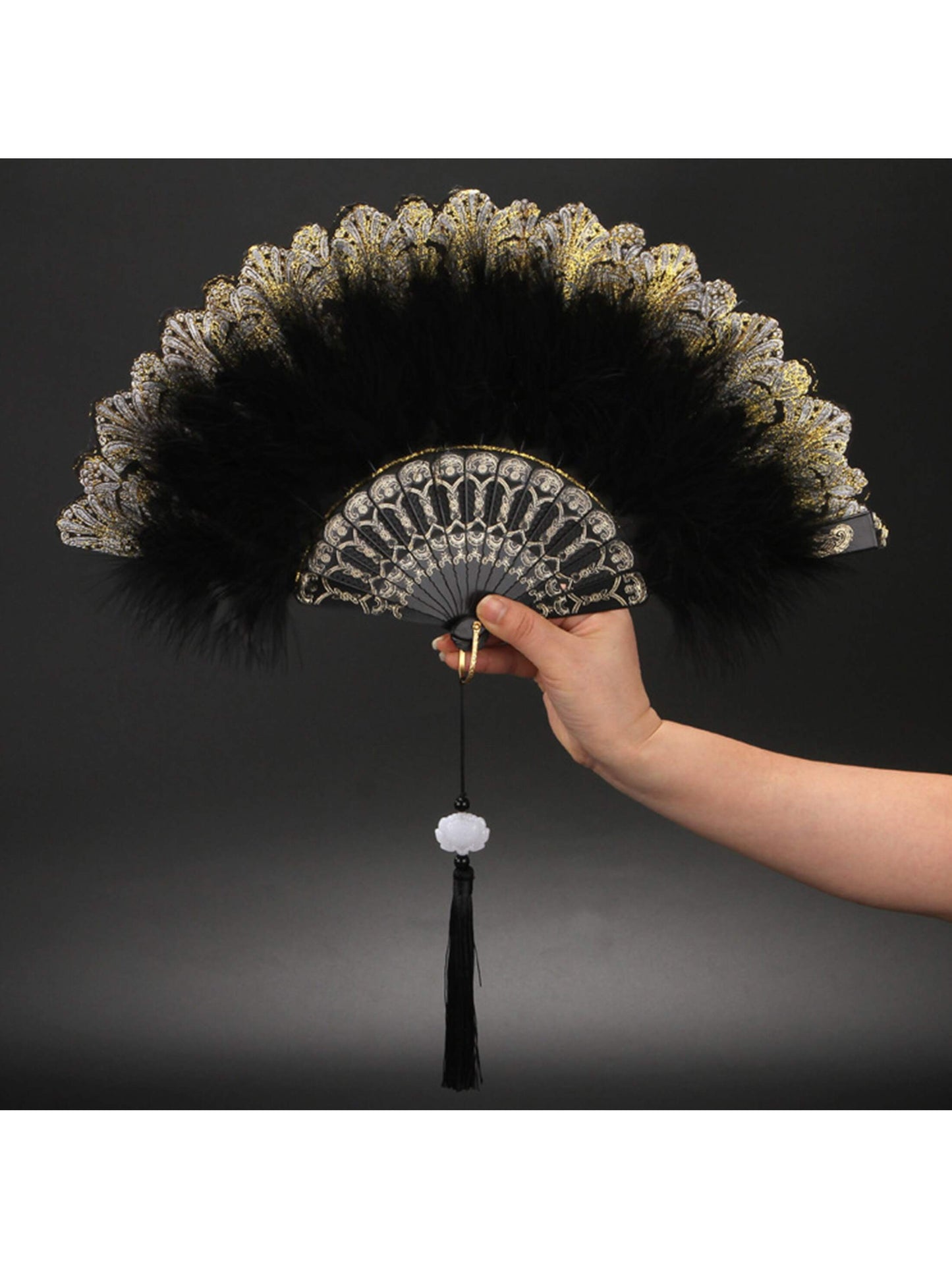 Abanico de mano plegable con decoración de plumas de encaje y borlas con estampado dorado de estilo victoriano
