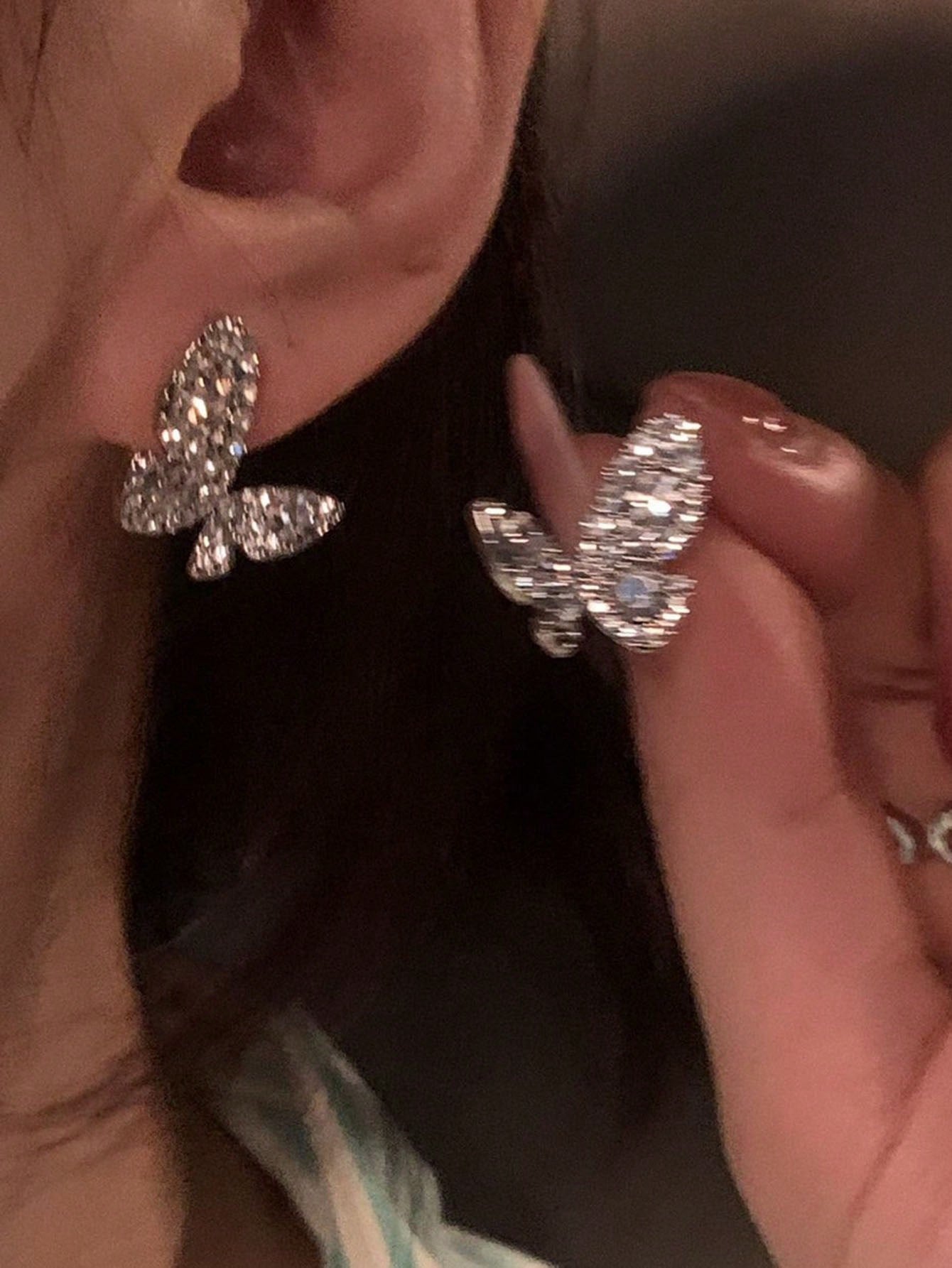 Hilo de oreja de mariposa con diamantes de imitación y borla caprichosa