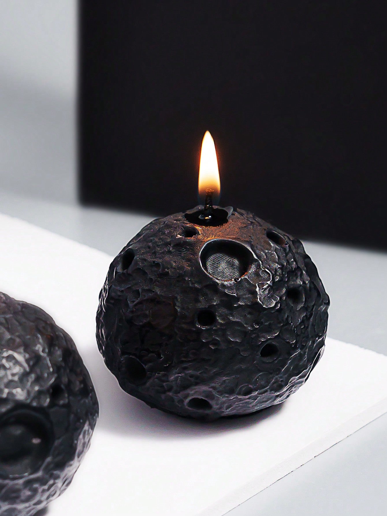 Black & White Moon-Shaped Aromatherapy Candle - set of 2
